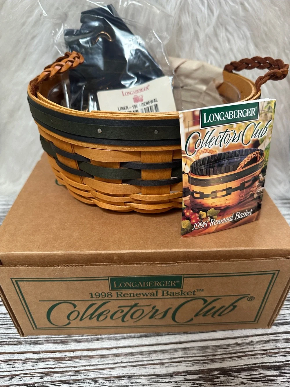 Longaberger 1998 Renewal Basket Collectors Chub New in Box